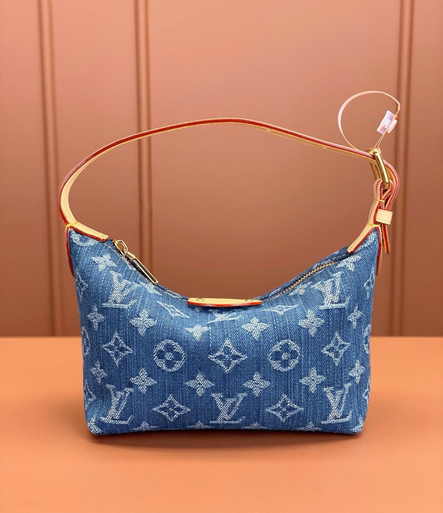 Louis Vuitton Leather Bag - Timeless Elegance & Luxury
