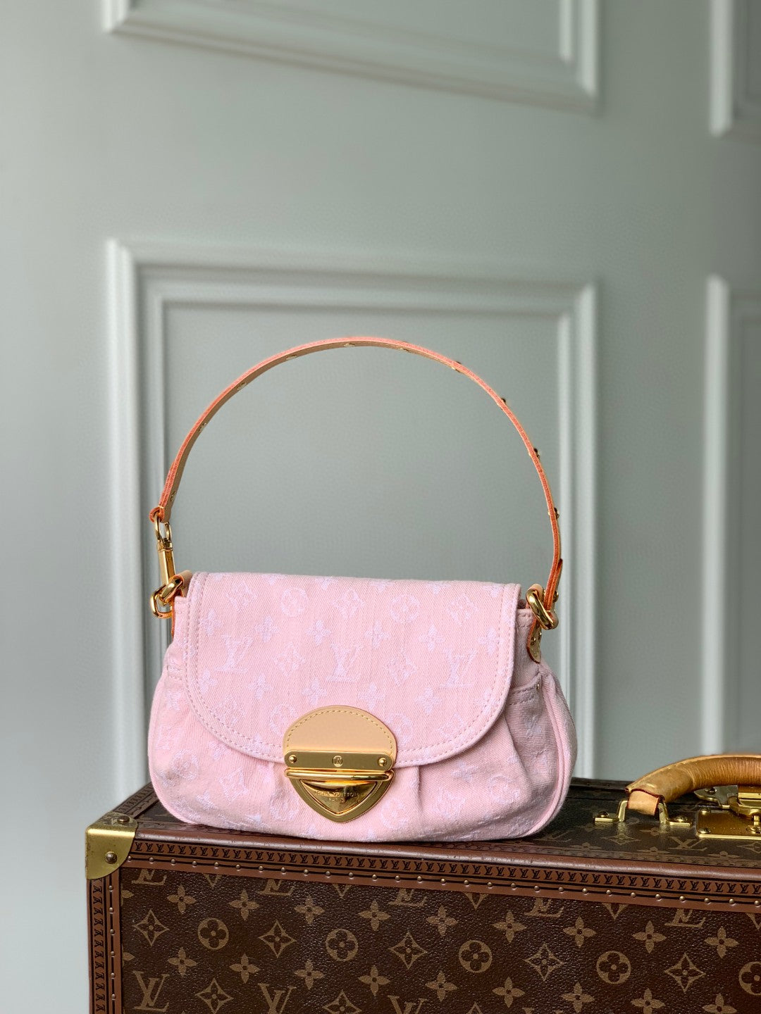 Masterpiece Original LV Unisex Bag – Premium Craftsmanship