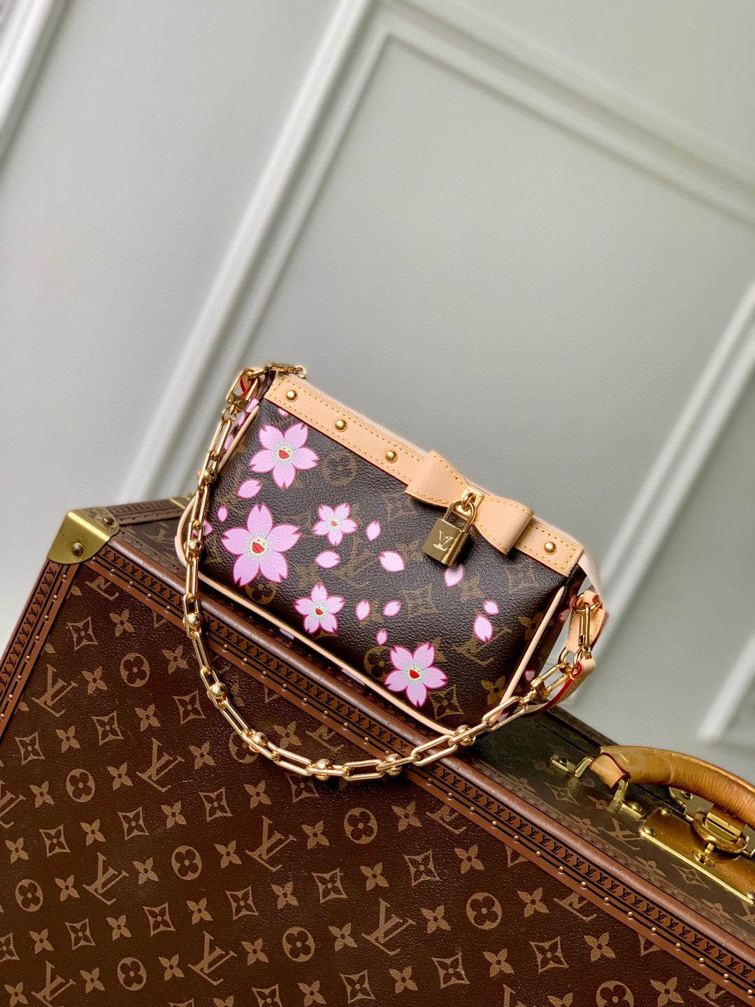 Title: Refined LV Unisex Shoulder Bag – AAA+ Master Copy