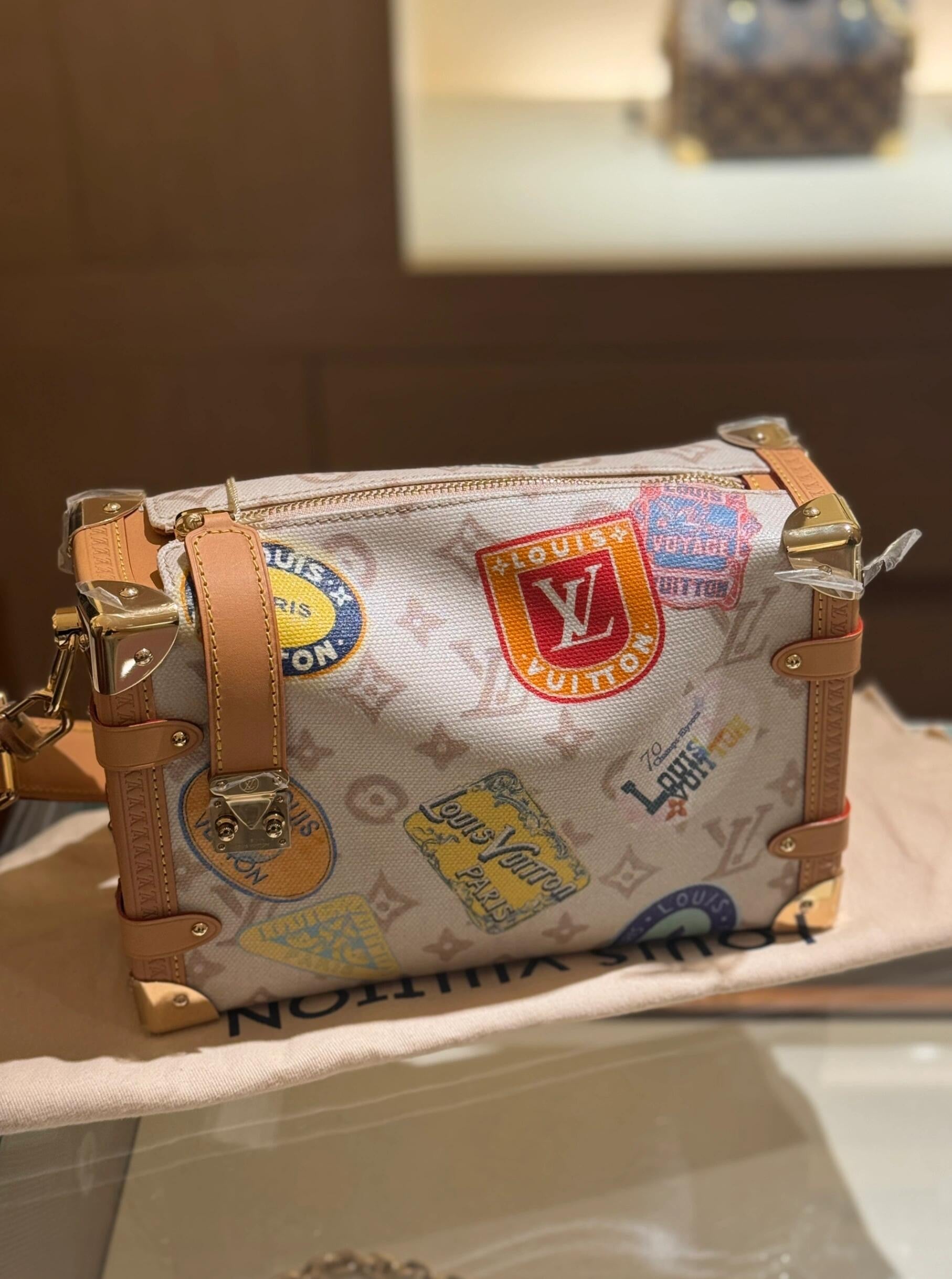 Sporty LV Unisex Duffel Bag – AAA+ Master Quality**
