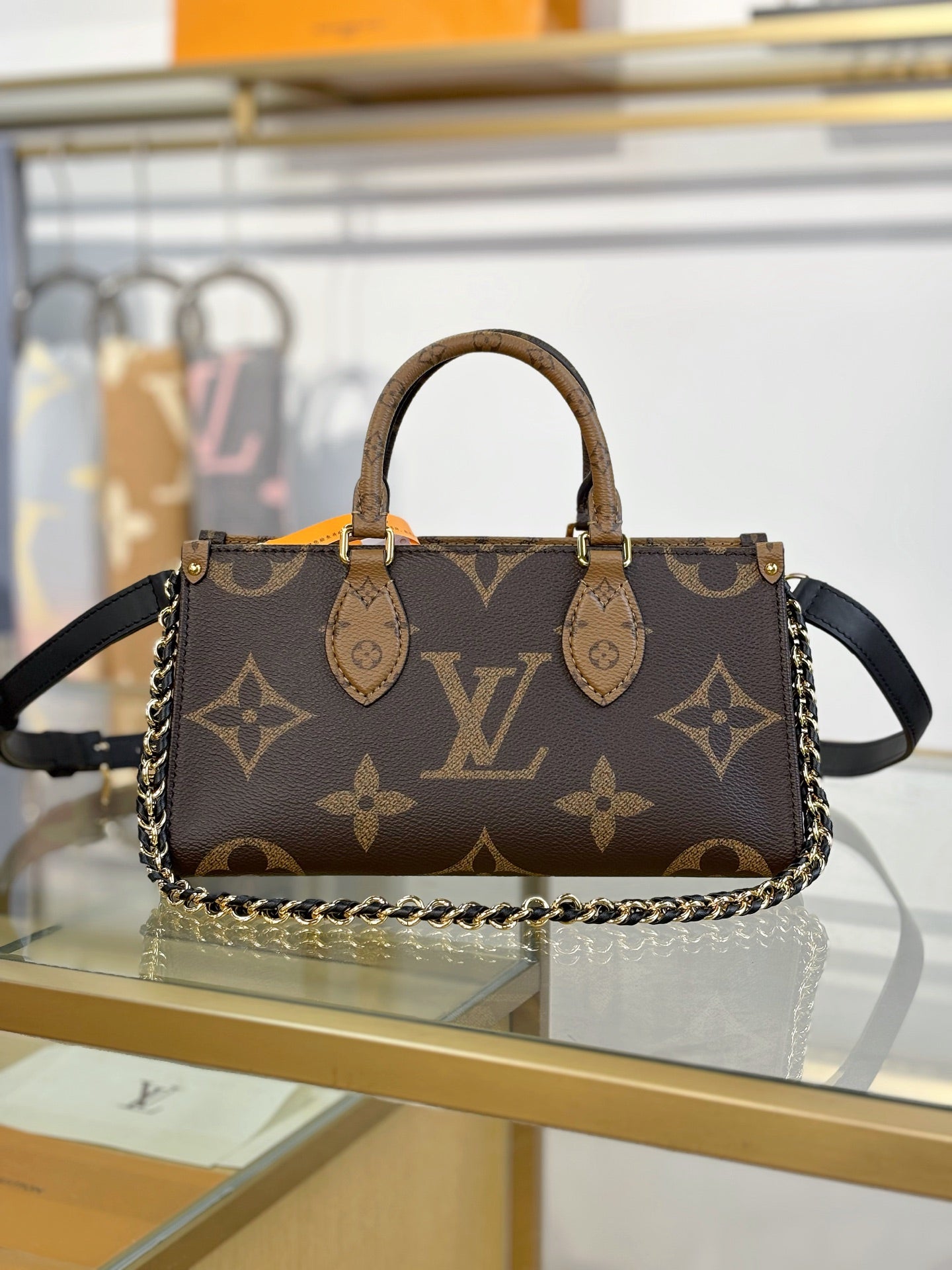 Heritage LV Unisex Essentials Bag – Master Quality (AAA+ Copy)