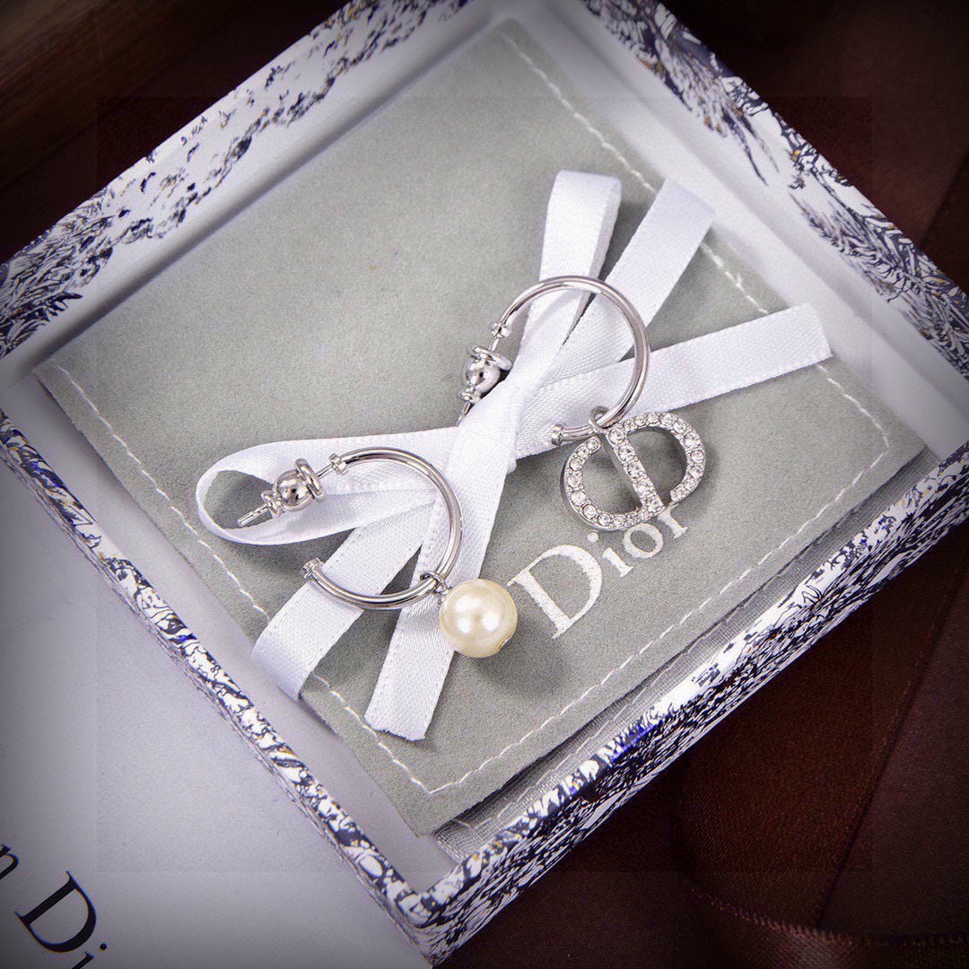 Modern Grace: Dior Jewelry Edition