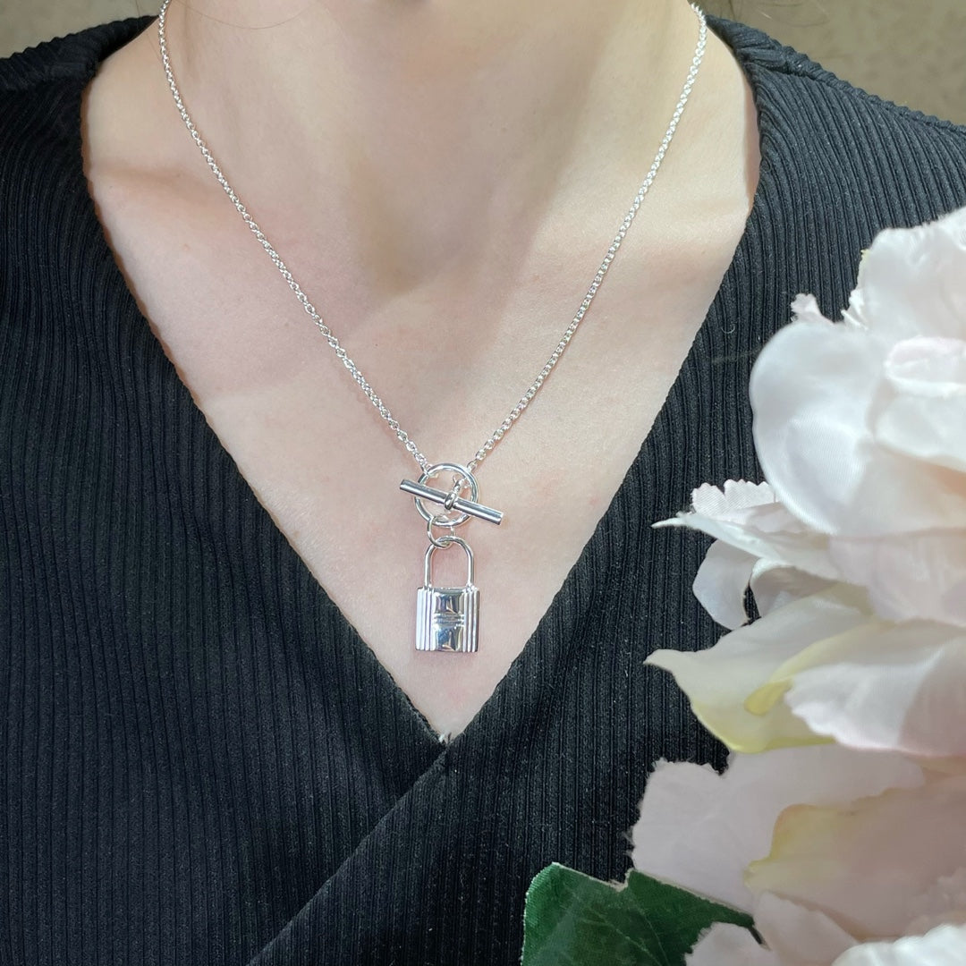 Hermès Elegant Statement Jewelry